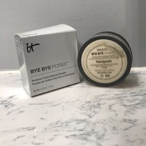It Cosmetics Bye Bye Pores Airbrush Powder.